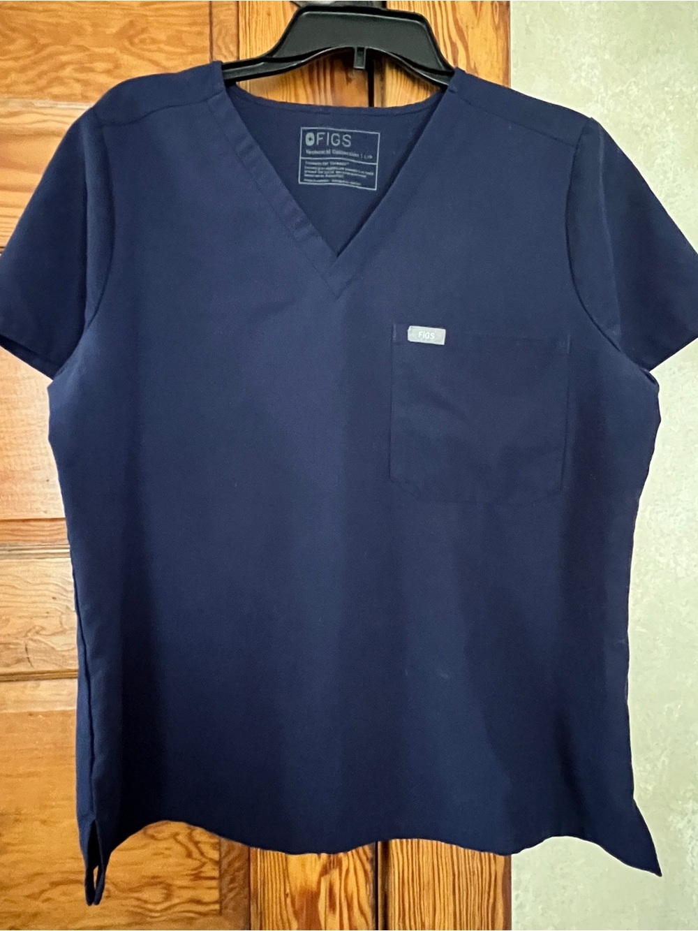 Figs Women’s Navy Blue Front Pocket Scrub Top Size Large Petite Healthcare Work
